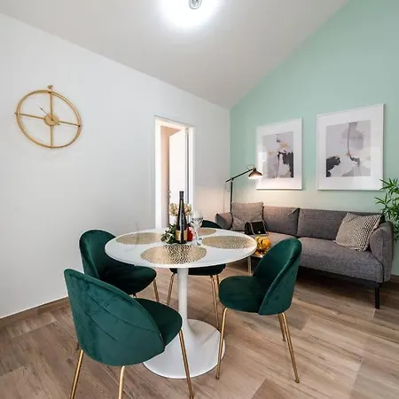 Kate With Free Parking Apartament *
