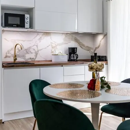 Kate With Free Parking