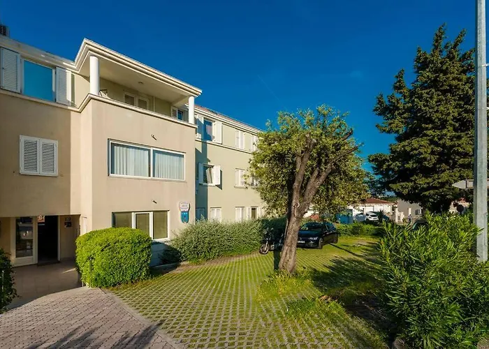 Kate With Free Parking