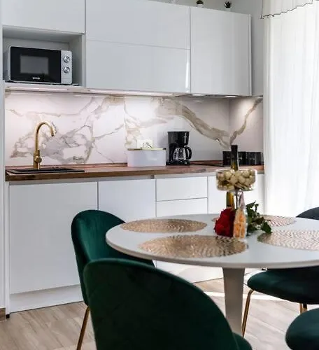 Kate With Free Parking