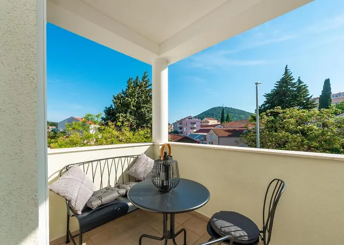 Kate With Free Parking *