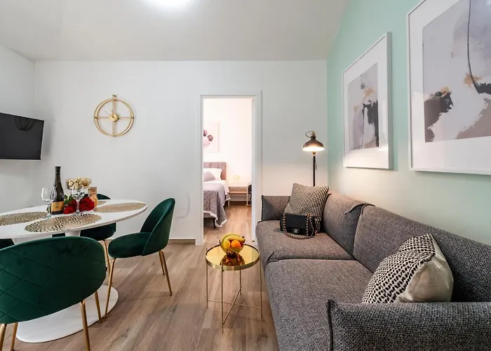 Kate With Free Parking