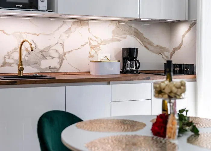 Kate With Free Parking Apartament