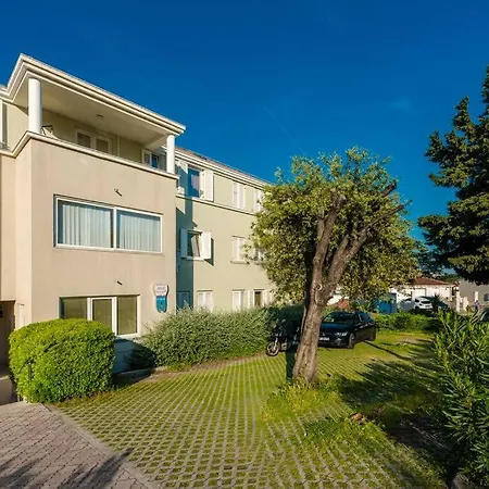 Kate With Free Parking