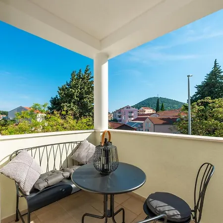 Kate With Free Parking *