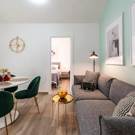 Kate With Free Parking